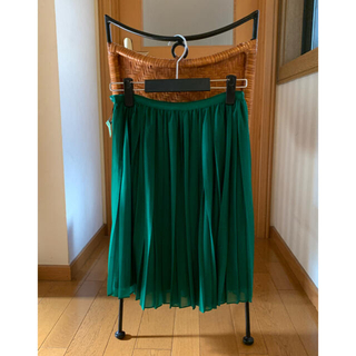 エポカ(EPOCA)のEPOCA エポカ　プリーツスカート　グリーン　サイズ40(ひざ丈スカート)
