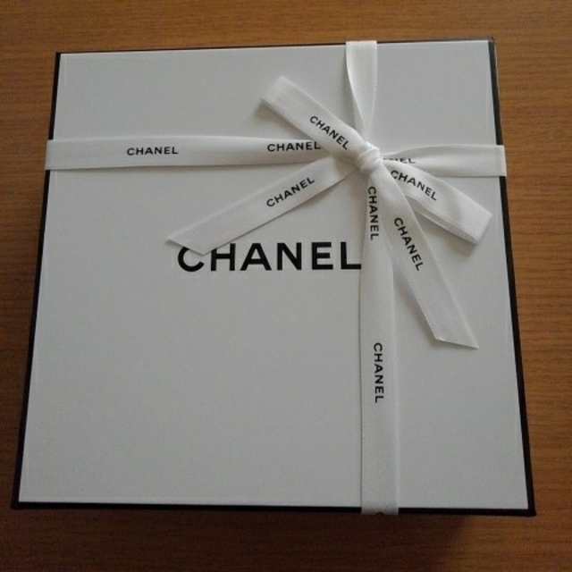 CHANEL(シャネル)の【値下げしました】★CHANELコスメ３点セット コスメ/美容のベースメイク/化粧品(フェイスパウダー)の商品写真