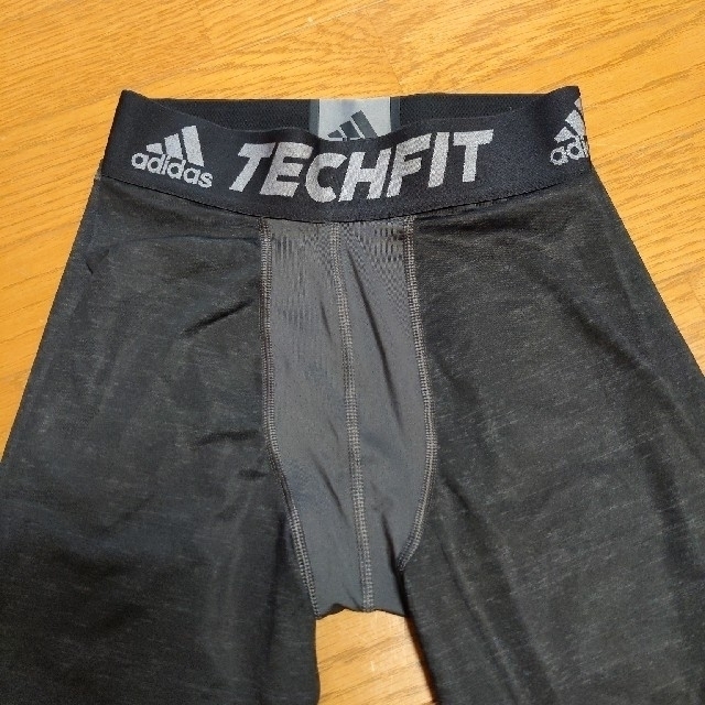 adidas(アディダス)のadidas TECHFIT スパッツ 黒 サイズM スポーツ/アウトドアのランニング(ウェア)の商品写真