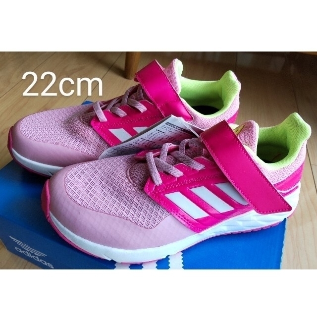 adidas(アディダス)の22 cm adidas アディダス ファイト 女の子 スニーカー   キッズ/ベビー/マタニティのキッズ靴/シューズ(15cm~)(スニーカー)の商品写真