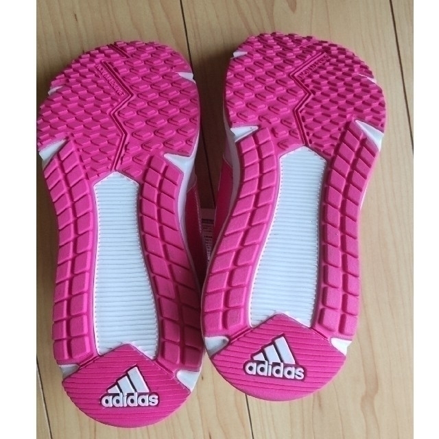 adidas(アディダス)の22 cm adidas アディダス ファイト 女の子 スニーカー   キッズ/ベビー/マタニティのキッズ靴/シューズ(15cm~)(スニーカー)の商品写真