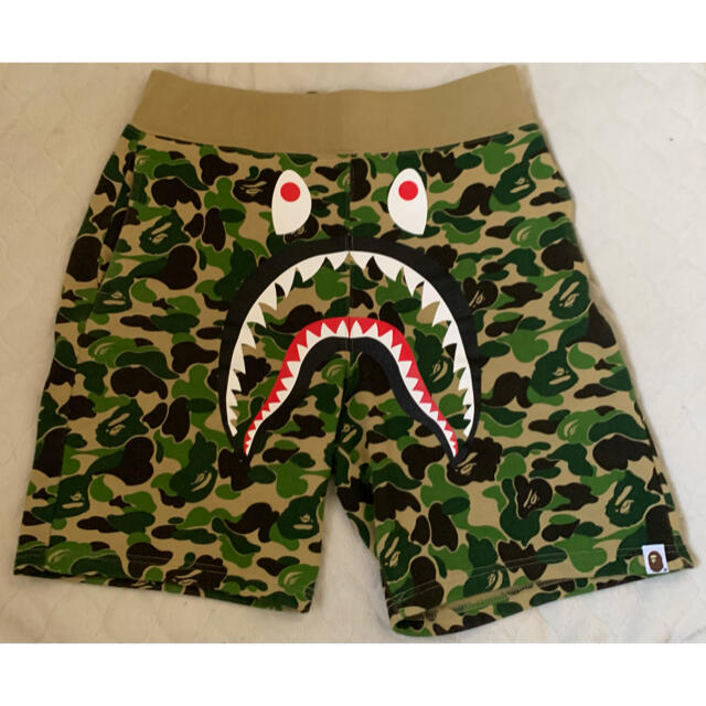 ショートパンツa bathing ape アベイシングエイプ　ハーフパンツ　カモフラ　シャーク