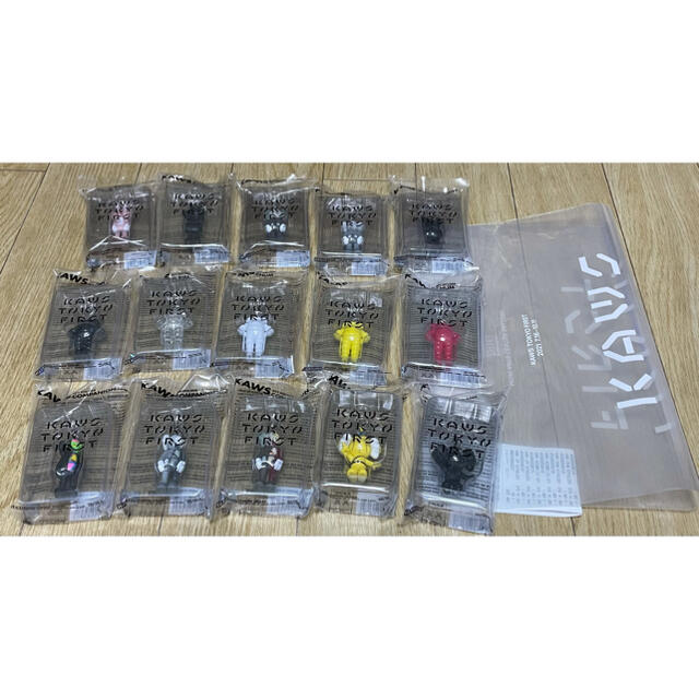 正規販売代理店】 KAWS TOKYO FIRST キーホルダー 15種セット おまけ袋 