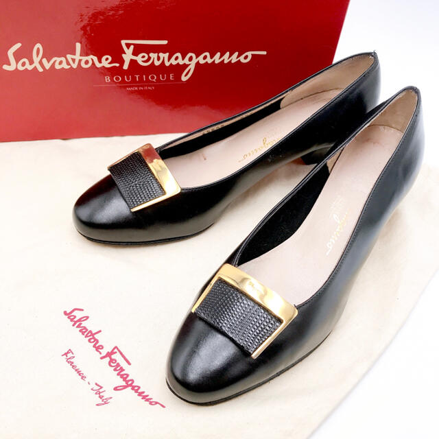 Salvatore Ferragamo(サルヴァトーレフェラガモ)のサルヴァトーレフェラガモ パイソン柄 ブラック パンプス 24cm 美品 レディースの靴/シューズ(ハイヒール/パンプス)の商品写真