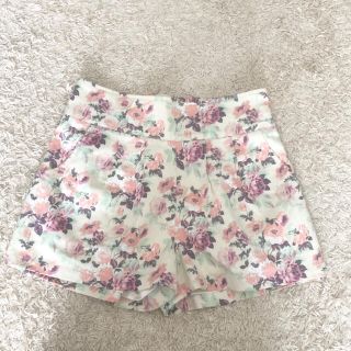 オゾック(OZOC)の花柄ショートパンツ(ショートパンツ)