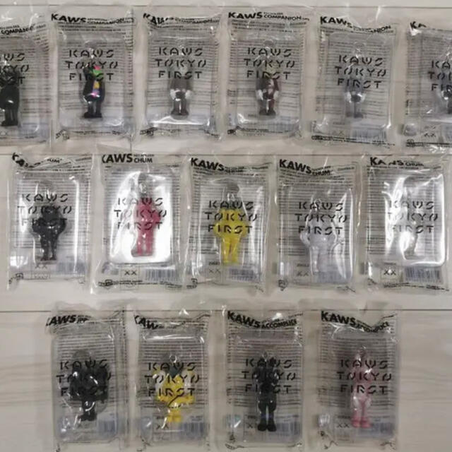 kaws tokyo first キーホルダー15種セット kaws tokyo first キーホルダー15種セット