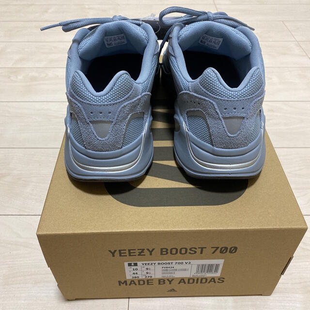 【新品未使用】 adidas yeezy boost 700 v2