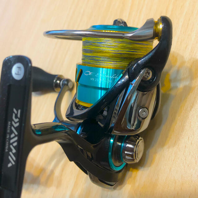 DAIWA(ダイワ)のダイワ(DAIWA) 17エメラルダスMX 2508PE-DH スポーツ/アウトドアのフィッシング(リール)の商品写真