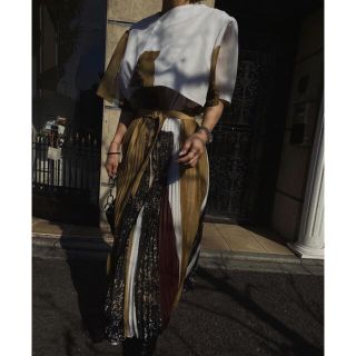 アメリヴィンテージ(Ameri VINTAGE)のAMERI FUDE ART PLEATS DRESS 未使用新品　M(ロングワンピース/マキシワンピース)