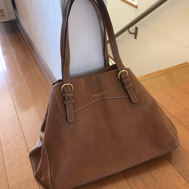 アイテム GIANNI CHIARINI ジャンニキアリーニ トートバッグ