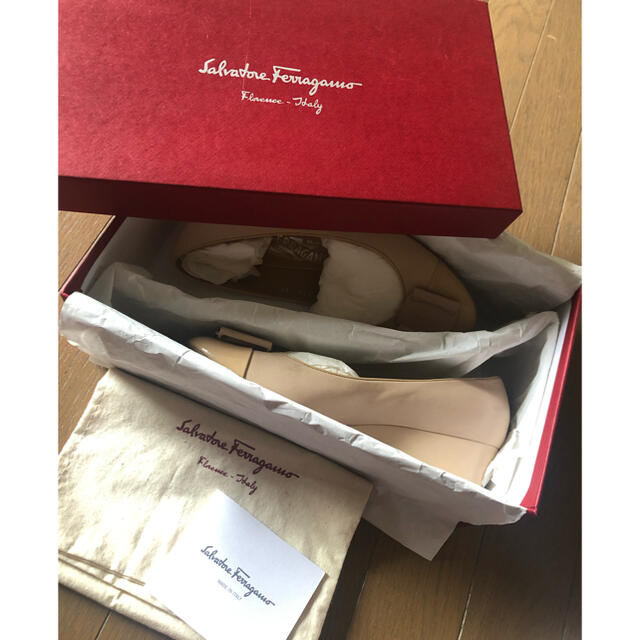 Salvatore Ferragamo(サルヴァトーレフェラガモ)のご確認用　Salvatore Ferragamo ヴァラパンプス レディースの靴/シューズ(ハイヒール/パンプス)の商品写真