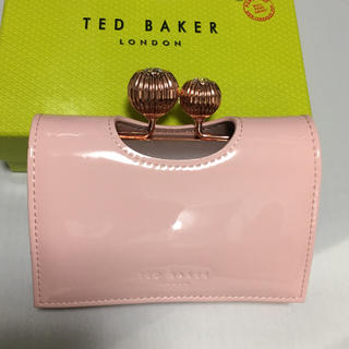 テッドベイカー(TED BAKER)の最終値下！訳あり★TED BAKER 折りたたみ財布 ツヤツヤピンク(財布)