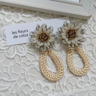 アッシュペーフランス(H.P.FRANCE)のWhite flower×drop rattanpierce/earring(ピアス)