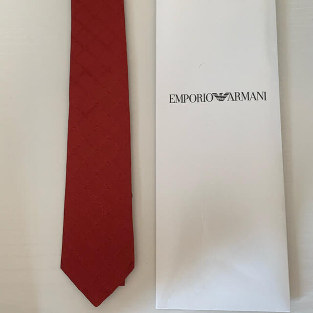 Emporio Armani(エンポリオアルマーニ)の★新品未使用★アルマーニ　ネクタイ　赤 メンズのファッション小物(ネクタイ)の商品写真