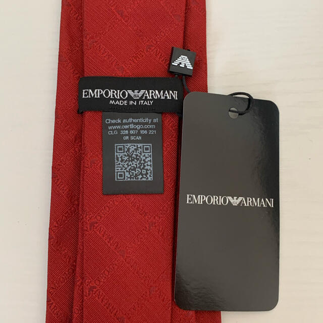 Emporio Armani(エンポリオアルマーニ)の★新品未使用★アルマーニ　ネクタイ　赤 メンズのファッション小物(ネクタイ)の商品写真