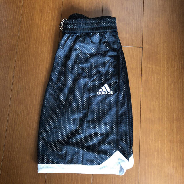 adidas(アディダス)のadidasバスケットボールパンツ スポーツ/アウトドアのスポーツ/アウトドア その他(バスケットボール)の商品写真