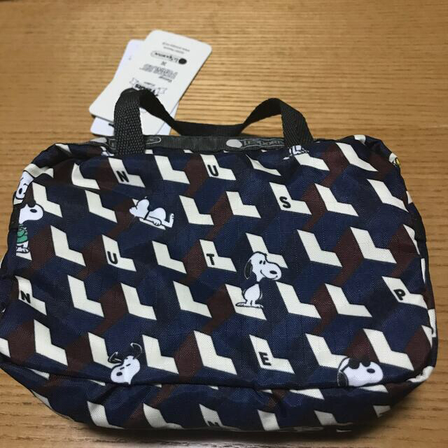 LeSportsac(レスポートサック)の《スヌーピー》レスポートサック マイクロバッグ　 レディースのファッション小物(ポーチ)の商品写真