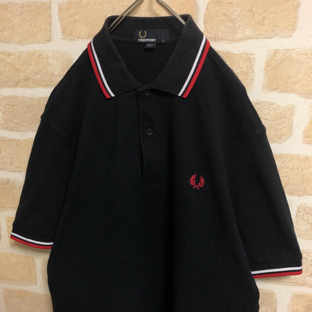 FRED PERRY(フレッドペリー)のFRED PERRY フレッドペリー ポロシャツ 黒 刺繍 ワンポイント S メンズのトップス(ポロシャツ)の商品写真