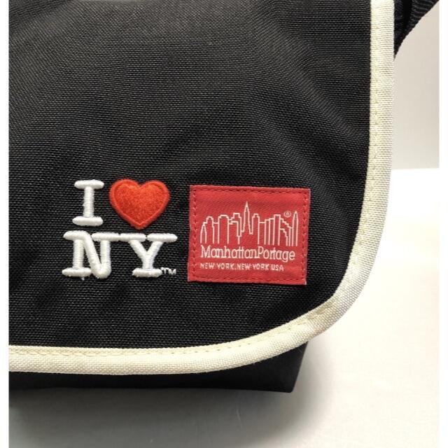 Manhattan Portage(マンハッタンポーテージ)のマンハッタンポーテージ×NYC 限定コラボバッグ S 刺繍 パイピング ブラック メンズのバッグ(メッセンジャーバッグ)の商品写真