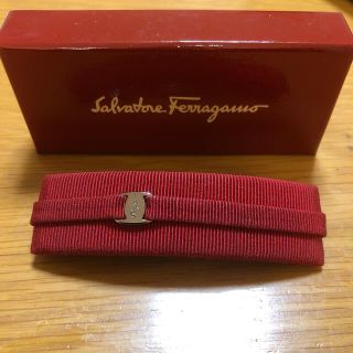 サルヴァトーレフェラガモ(Salvatore Ferragamo)のフェラガモ　バレッタ　レッド　箱つきません(バレッタ/ヘアクリップ)