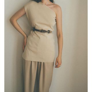 トゥデイフル(TODAYFUL)の21ss CLANE one shoulder loose knit クラネ(カットソー(半袖/袖なし))