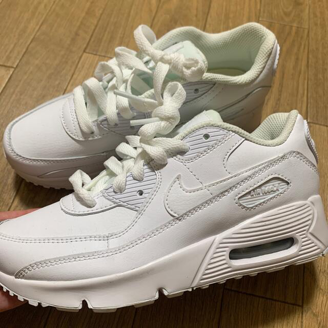 NIKE(ナイキ)のNIKE air max90 キッズ/ベビー/マタニティのキッズ靴/シューズ(15cm~)(スニーカー)の商品写真