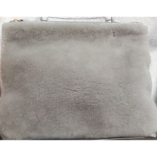 UGG - 【新品未使用品】UGG シルバーメタリック トートバッグ クラッチ ... UGG ジェネビーブクラッチ