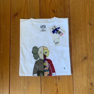 ユニクロ(UNIQLO)のカウズ ユニクロ コラボ UT 新品 サイズM KAWS(Tシャツ/カットソー(半袖/袖なし))