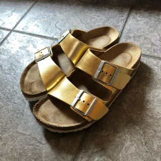 ビルケンシュトック(BIRKENSTOCK)のチンシム様専用　BIRKENSTOCK ビルケン　アリゾナ　ゴールド　37(サンダル)