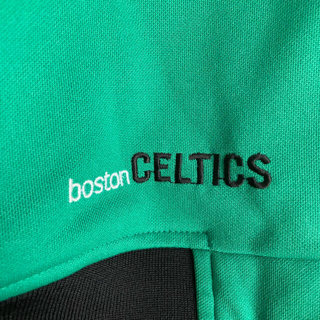 Reebok(リーボック)の極希少　Reebok CELTICS トラックジャケット　デカロゴ 緑　XL メンズのトップス(ジャージ)の商品写真