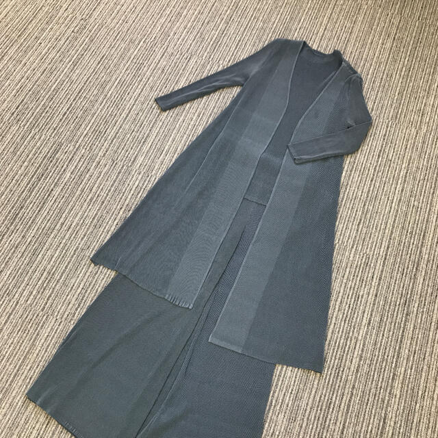 PLEATS PLEASE ISSEY MIYAKE(プリーツプリーズイッセイミヤケ)のリブ織り　3ピースセットアップ　グレー レディースのワンピース(ロングワンピース/マキシワンピース)の商品写真