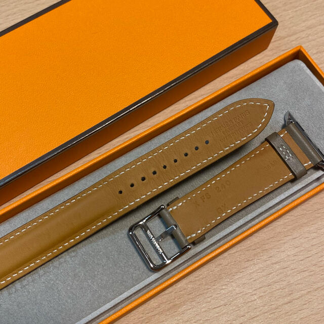 Apple Watch(アップルウォッチ)のApple Watch HERMES ドゥブルトゥール  エトゥープ スマホ/家電/カメラのスマホアクセサリー(その他)の商品写真