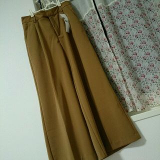 ジーユー(GU)のイージーワイドパンツ新品(クロップドパンツ)