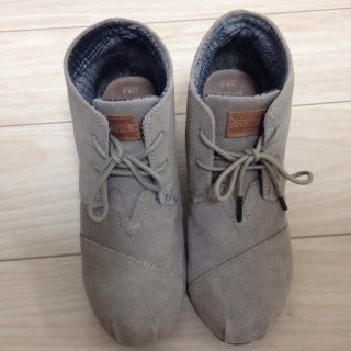 トムズ(TOMS)のTOMS/トムス ウェッジブーツ-トープスエードデザートウェッジ(ブーティ)