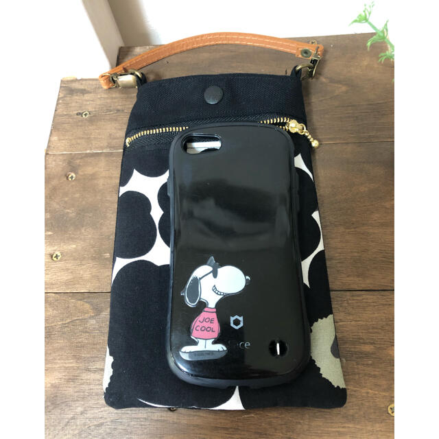 marimekko(マリメッコ)のスマホケース　スマホポーチ　かわいい！　ハンドメイド　マリメッコ  ウニッコ ハンドメイドのファッション小物(ポーチ)の商品写真