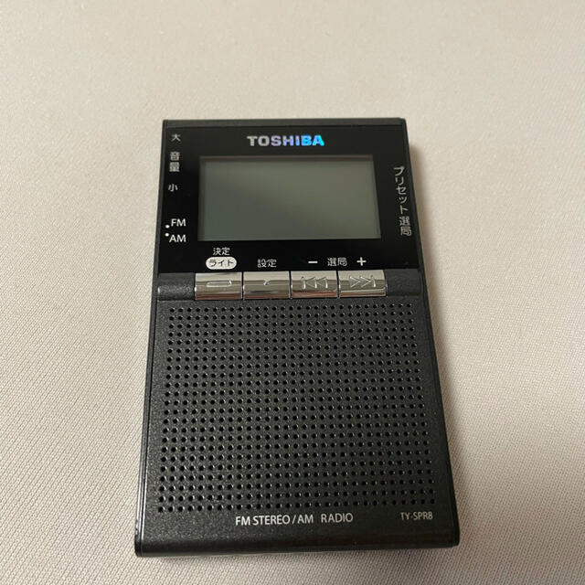 東芝(トウシバ)の美品☆TOSHIBA TY-SPR8(KM) 携帯ラジオ スピーカー イヤホン スマホ/家電/カメラのオーディオ機器(ラジオ)の商品写真