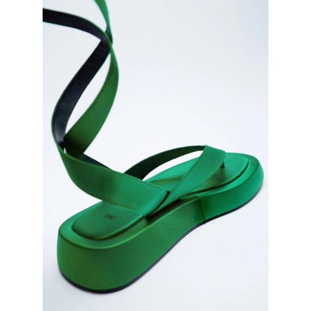 ZARA(ザラ)のZARA サテンファブリック　フラットサンダル レディースの靴/シューズ(サンダル)の商品写真