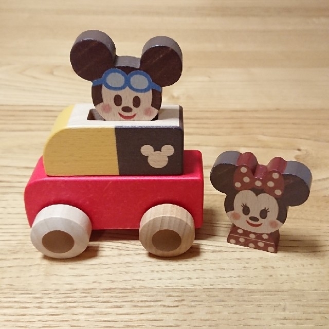 Disney(ディズニー)のKIDEA ミッキー ミニー 車 木製 エンタメ/ホビーのおもちゃ/ぬいぐるみ(キャラクターグッズ)の商品写真