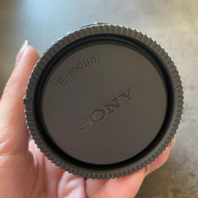 SONY(ソニー)のSONY FE 28mm F2 SEL28F20 スマホ/家電/カメラのカメラ(レンズ(単焦点))の商品写真