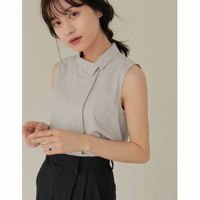 L'Or Asymmetry Collar Shirt アイボリー レディースのトップス(シャツ/ブラウス(半袖/袖なし))の商品写真