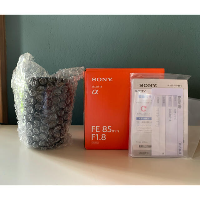 SONY(ソニー)の【美品 送料込】SONY (ソニー) FE 85mm F1.8 SEL85F18 スマホ/家電/カメラのカメラ(レンズ(単焦点))の商品写真