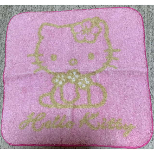 サンリオ(サンリオ)のHello kitty ピンク地にゴールド色で描かれたキティーのタオルハンカチ レディースのファッション小物(ハンカチ)の商品写真