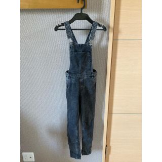 エイチアンドエム(H&M)のH&M ブラックデニムサロペット　140cm(パンツ/スパッツ)