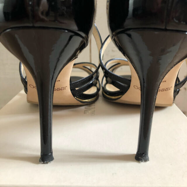 JIMMY CHOO(ジミーチュウ)のJimmy choo ブラックパテント サンダル 38.5 ヒール9cm レディースの靴/シューズ(サンダル)の商品写真