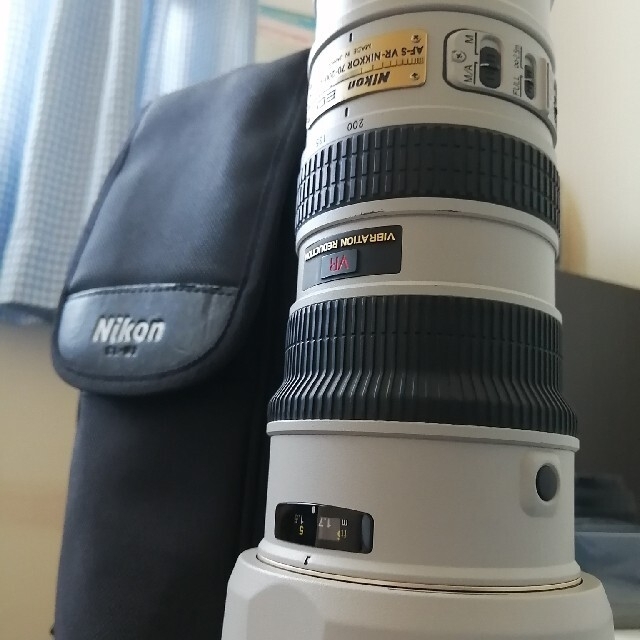 Nikon(ニコン)のNikon 70-200mm F2.8ライトグレー スマホ/家電/カメラのカメラ(レンズ(ズーム))の商品写真