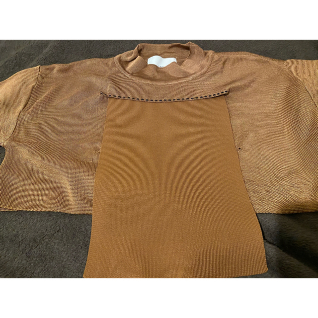 TAN　タン　クロップド丈Tシャツ/CLING FILM CROPPED TEE