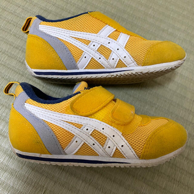 asics(アシックス)のアシックス　15.5センチ キッズ/ベビー/マタニティのキッズ靴/シューズ(15cm~)(スニーカー)の商品写真