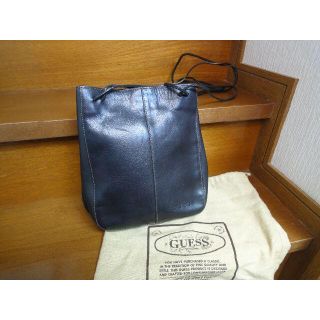 ゲス(GUESS)のGUESS　本革ショルダーバッグ(ショルダーバッグ)