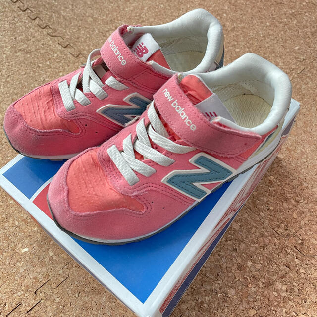 New Balance(ニューバランス)のニューバランス　キッズ　996 18㎝　ピンク　 キッズ/ベビー/マタニティのキッズ靴/シューズ(15cm~)(スニーカー)の商品写真