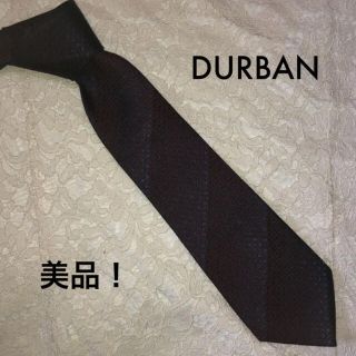 ダーバン(D’URBAN)の美品！DURBAN ネクタイ シルク ストライプ×総柄 レッドパープル 大人気！(ネクタイ)